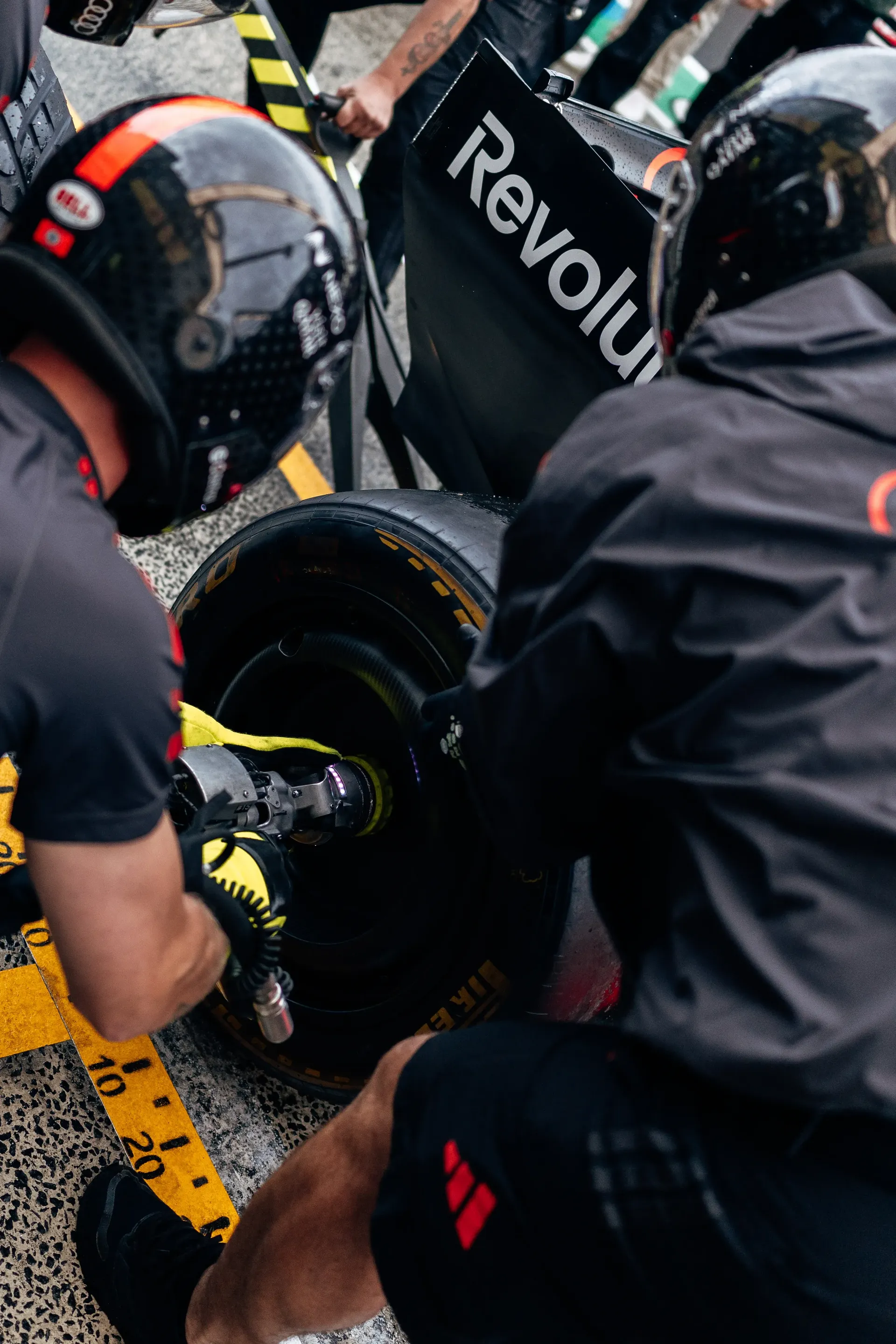 Overhead view of an Audi Revolut F1® Team pit stop with mechanics changing a tyre at Zandvoort