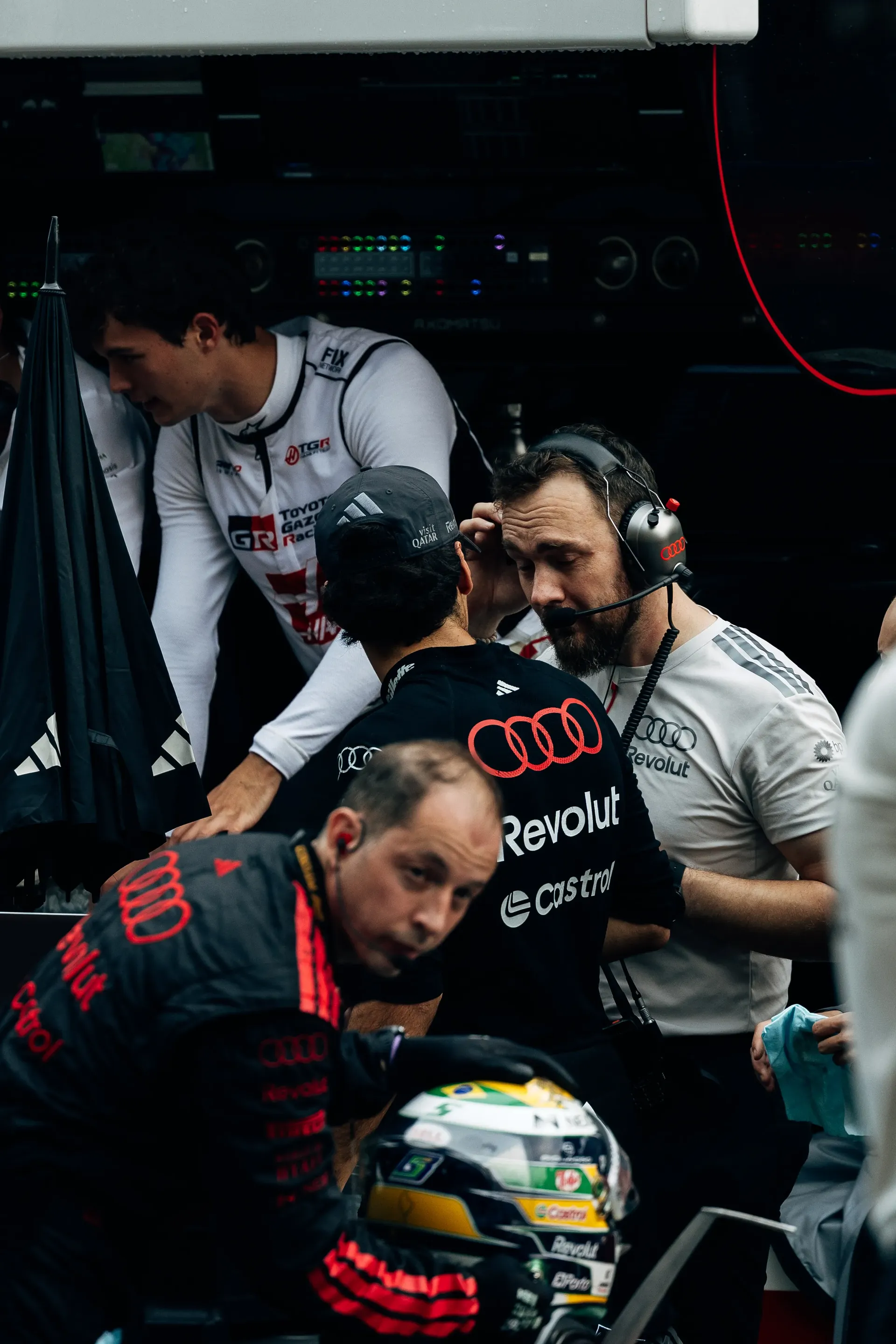 Audi Revolut F1® Team mechanics preparing Gabriel Bortoleto for the race